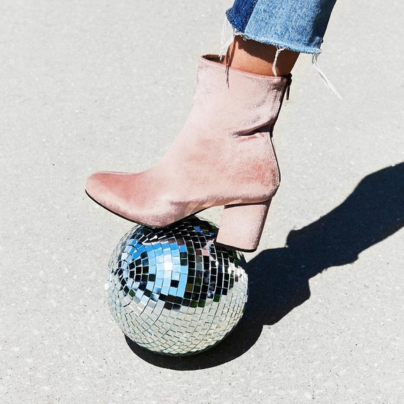 FREE PEOPLE Cecile Velvet Soft Girly Pink Ankle Boot Bootie Size 37 (US 7) - Picture 2 of 11